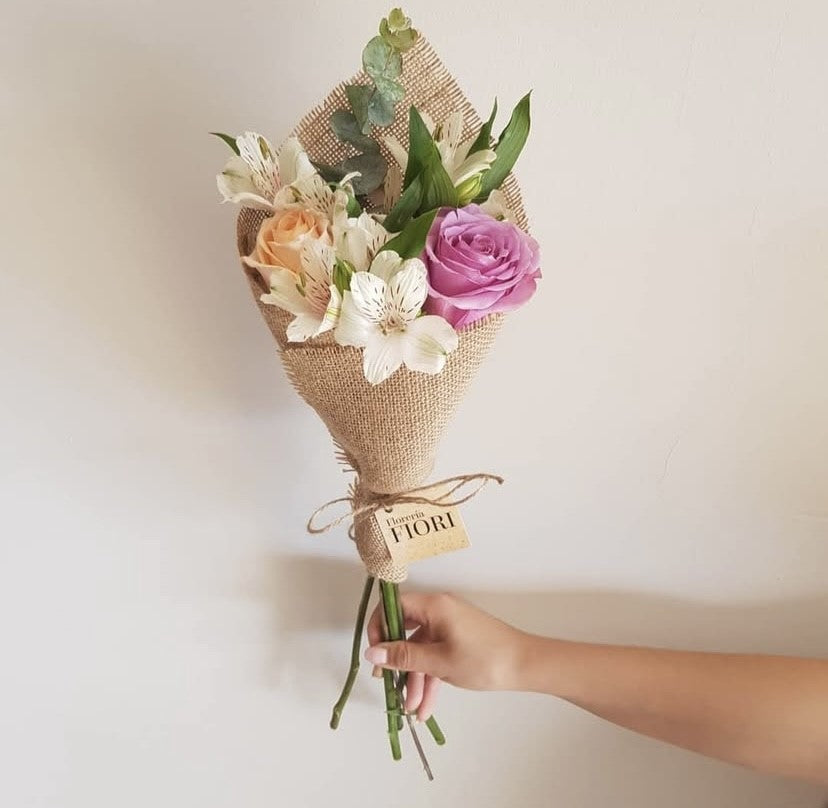 MINI17. EL SERVICIO DE DELIVERY TIENE UN COSTO ADICIONAL.