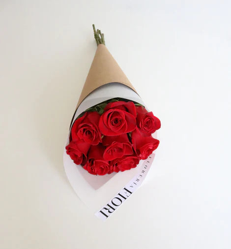 RA5. 8 ROSAS ROJAS, RAMO FINO Y ELEGANTE