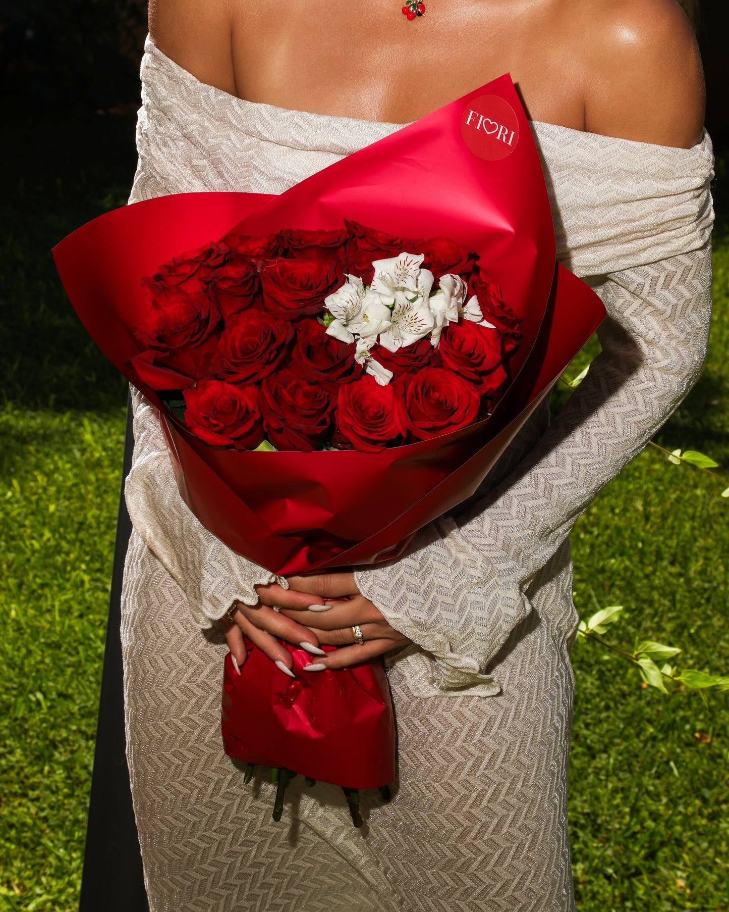 RA 121 ( 18 ROSAS ROJAS MÁS 1 ASTROMELIA O 1 LIRIO)