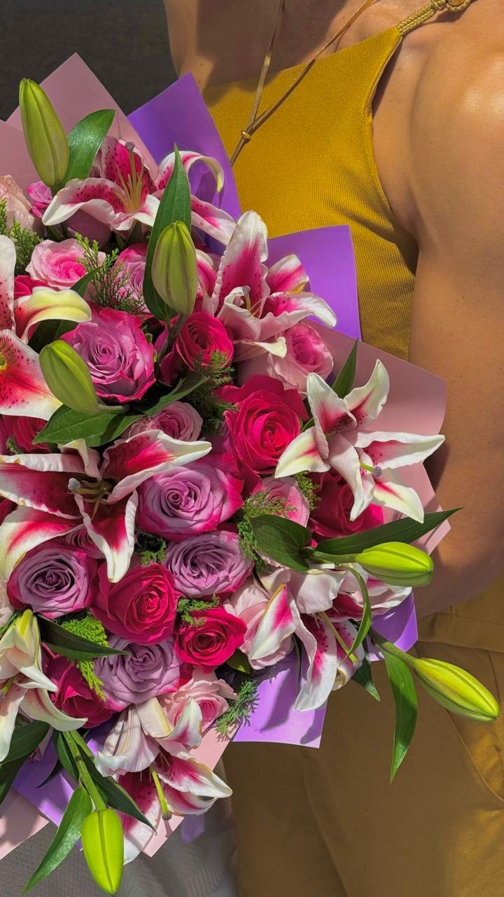 RA BUCHÓN DE LIRIOS Y ROSAS ROSASADAS / FUCSIAS